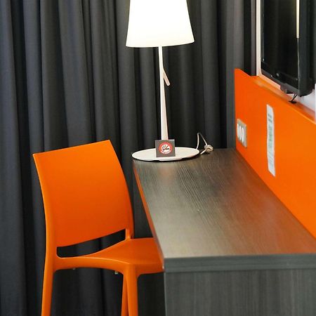 Ibis Styles Caen Centre Gare Hotel Bagian luar foto