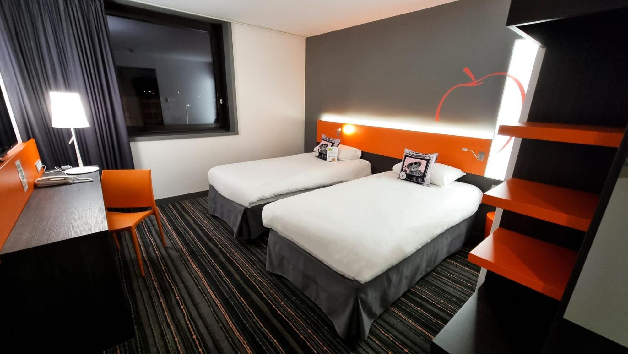 Ibis Styles Caen Centre Gare Hotel Bagian luar foto